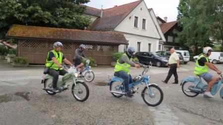 KNOBLEHARJEVO 2018 - Prihod starodobnih mopedov in oldtimerjev